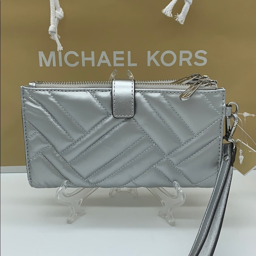 MICHAEL KORS PEYTON LG DOUBLE ZIP WRISTLET SILVER - Picture 9 of 16